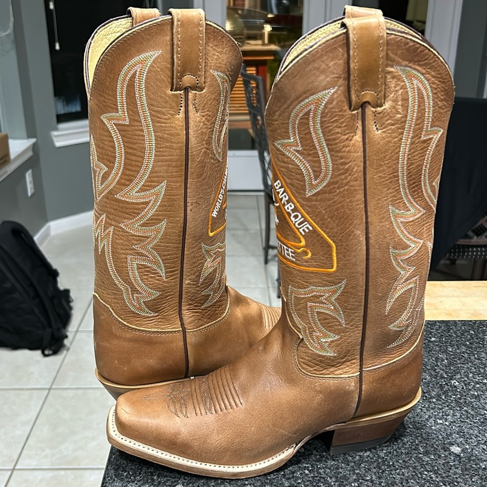 🎉 HOST PICK!!  🎉. NIB Justin ladies cowboy boots